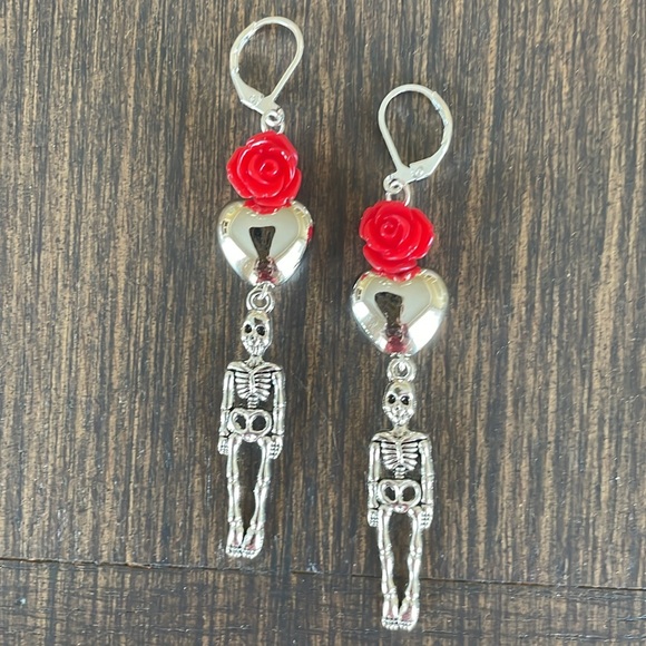 HAND CRAFTED SKELETON EARRINGS  Skeleton Charms  Hearts  Rose Beads - Picture 4 of 12